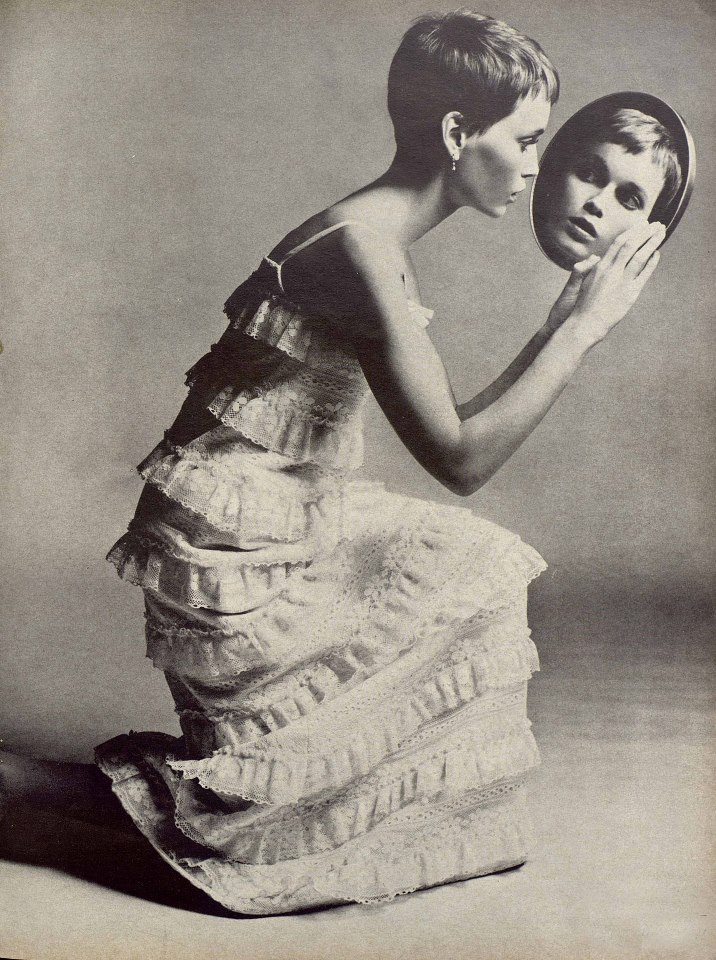Mia Farrow - Vogue 1966. Photo by Richard Avedon (1923-2004)